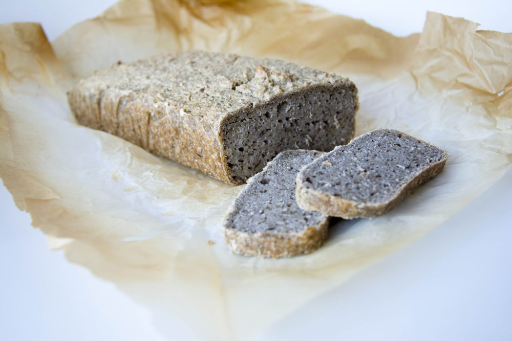 Bezglutenowy domowy chleb z białej gryki – dwuskładnikowy