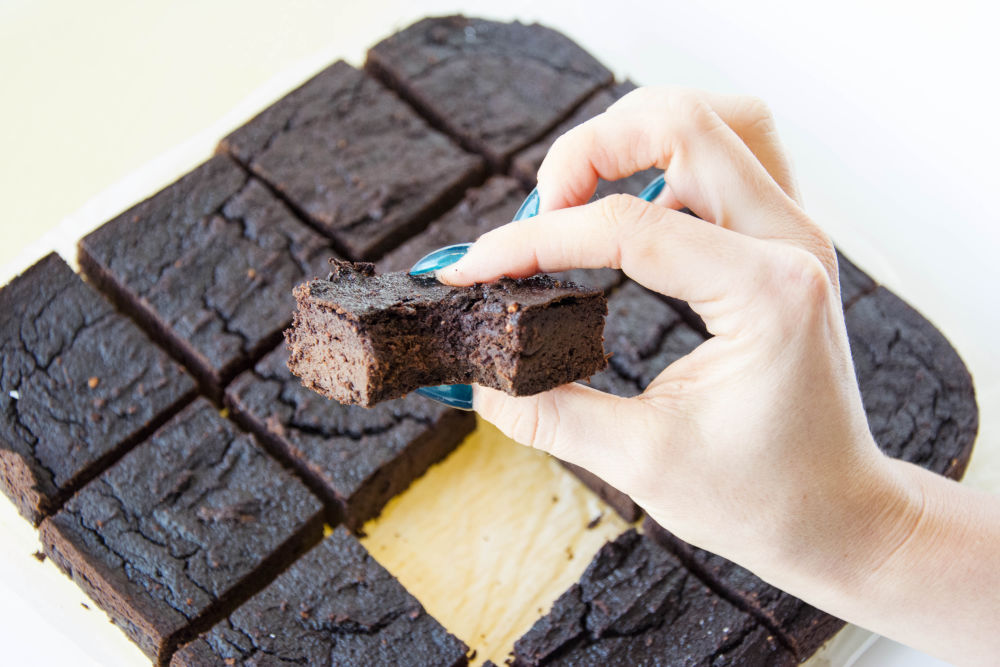 Mocno czekoladowe brownie z batatów – bez mleka, cukru, glutenu i jaj